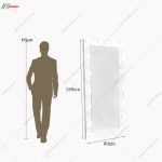 آینه گریم ایستاده