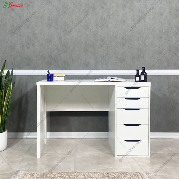 میز تحریر آژند