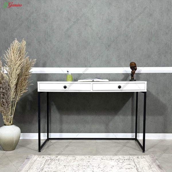 میز تحریر صنم